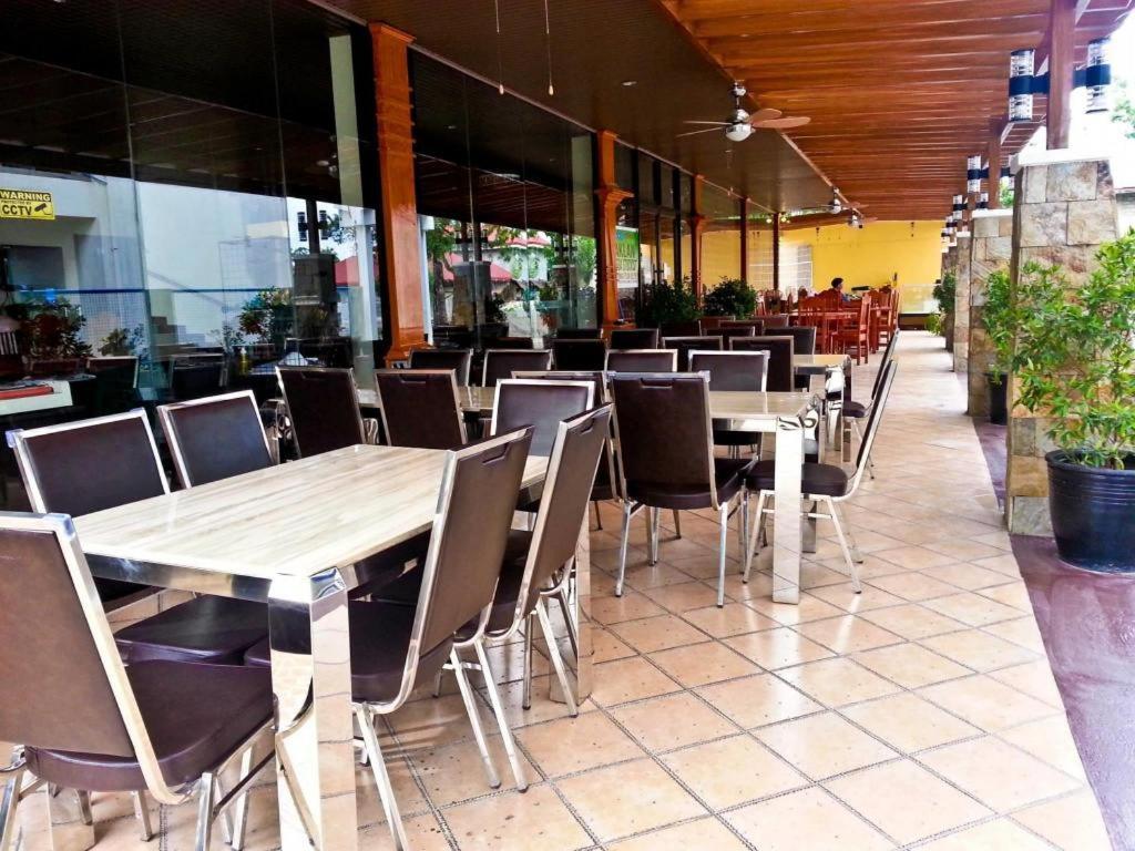 The Premiere Business Hotel Kalibo Ngoại thất bức ảnh