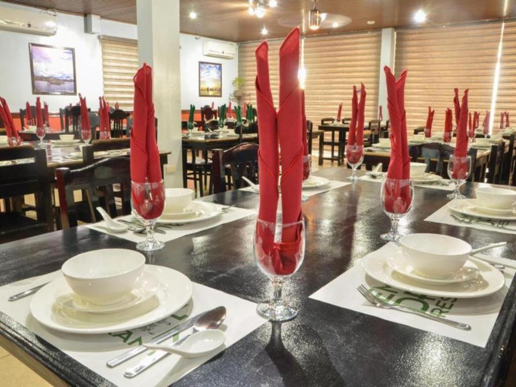 The Premiere Business Hotel Kalibo Ngoại thất bức ảnh